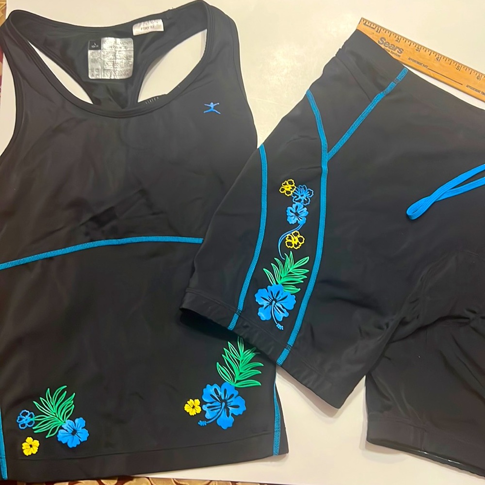 Danskin tech elements, size Lg racer top and size medium bike shorts preowned